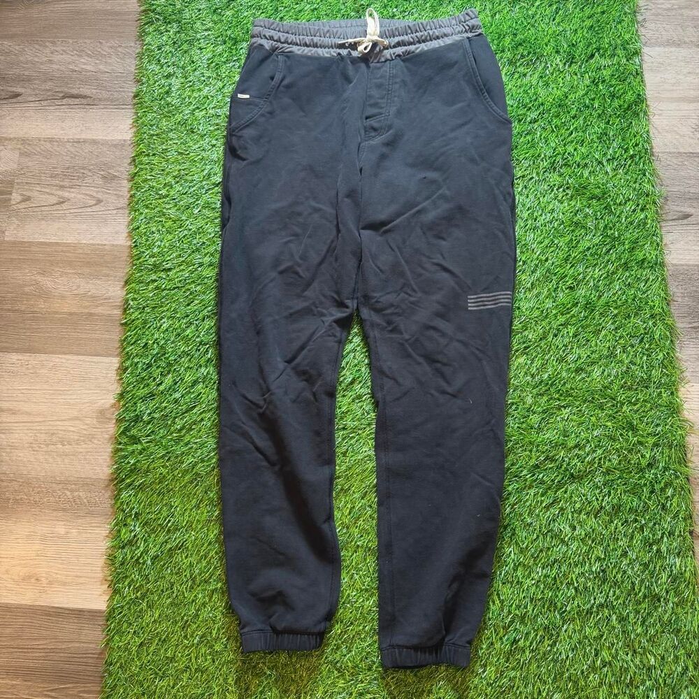 Vuori Men's Black and Navy Joggers-tracksuits